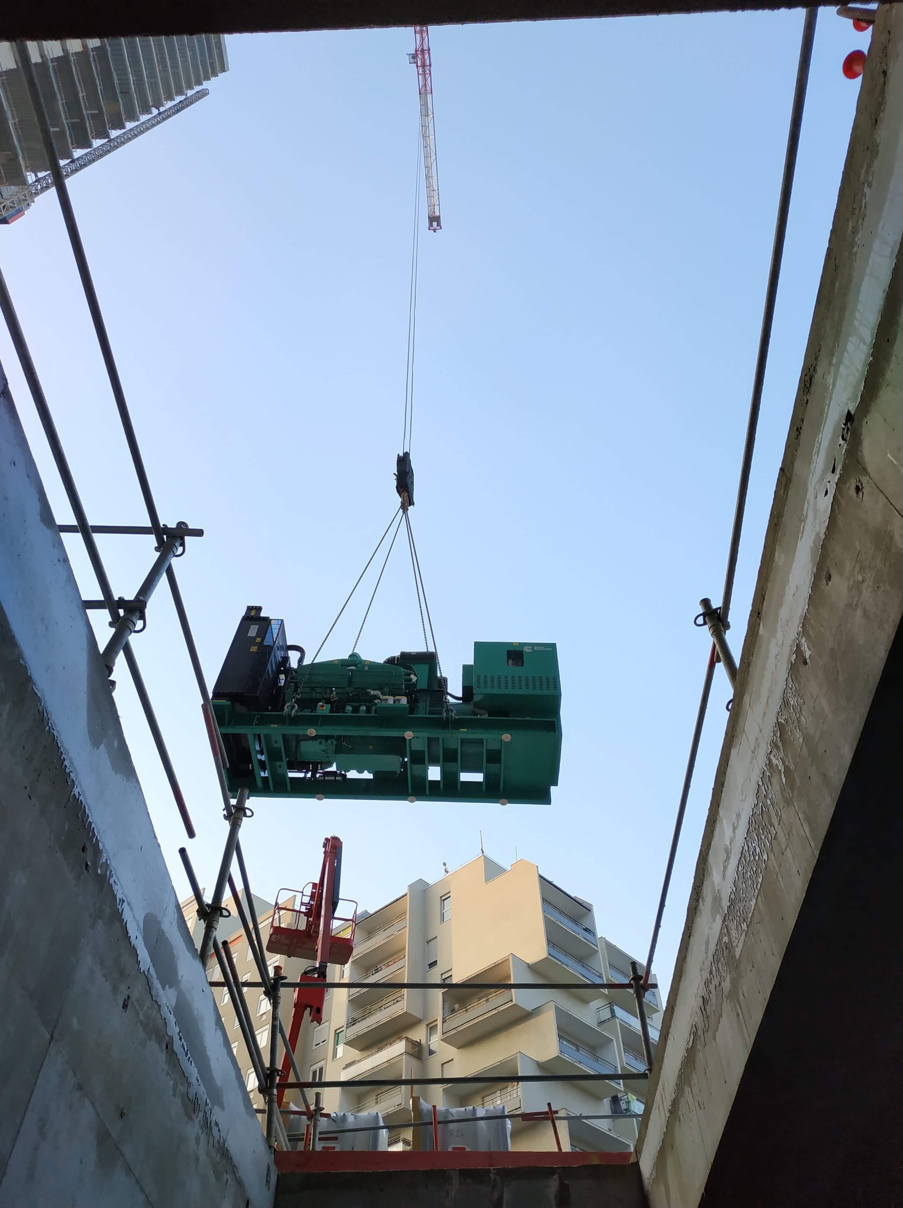 Pose d'un groupe électrogène dans une tour administrative à Montreuil l Flipo Richir