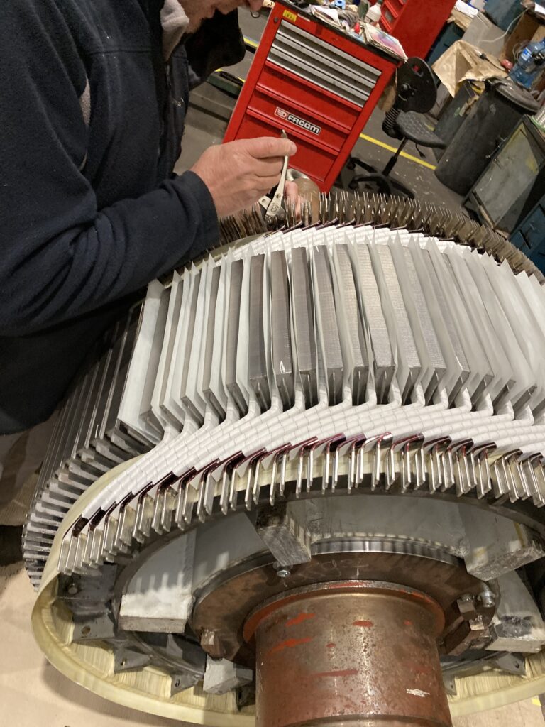 Refabrication d'un induit pour une excitatrice d'alternateur vertical l Flipo RichirIMG_3446
